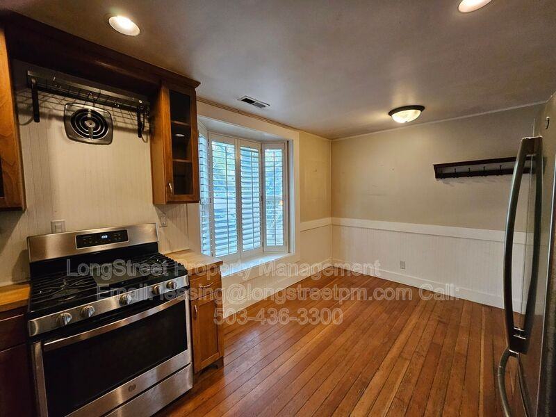 1734 Sw Market St - Photo 4 of 50