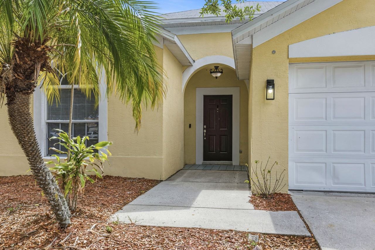 7413 Sade St - Photo 4 of 29