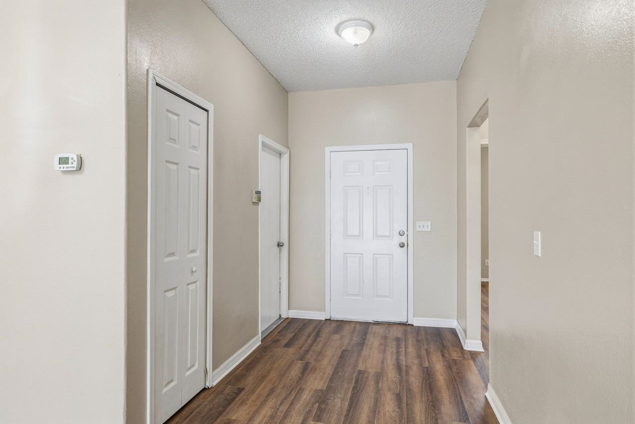 7413 Sade St - Photo 6 of 29