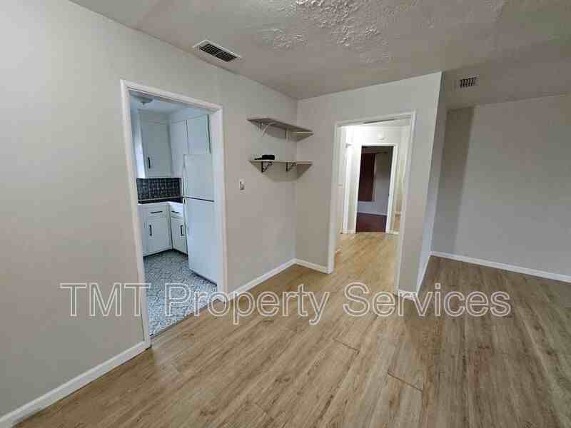 137 W 3rd St - Photo 5 of 36