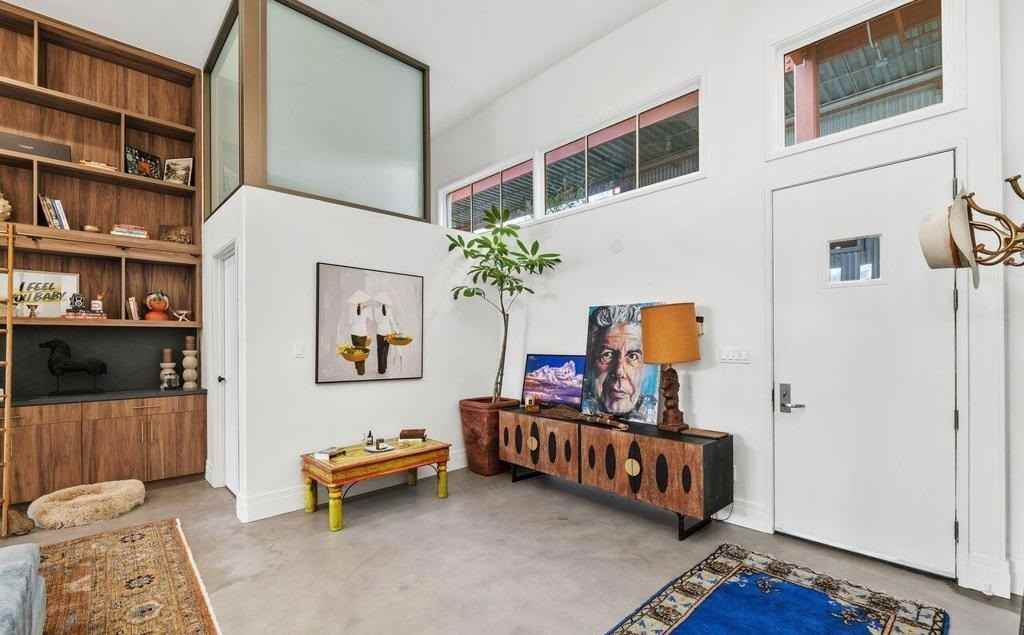 50 W Dayton St #203 - Photo 3 of 18