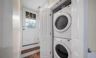 featured image of 504 E 8th St