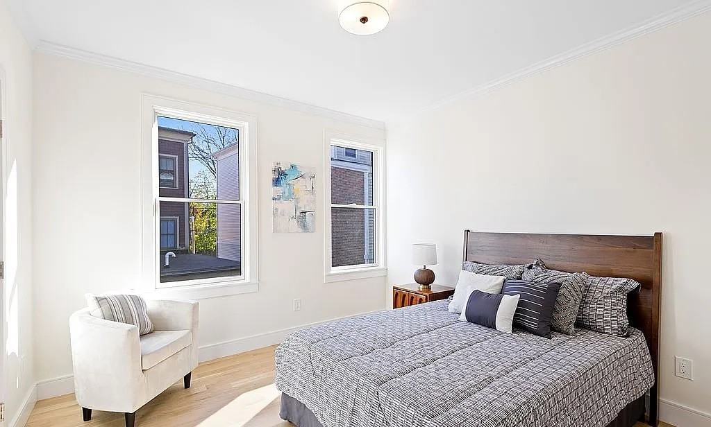 71 Mozart St - Photo 3 of 6
