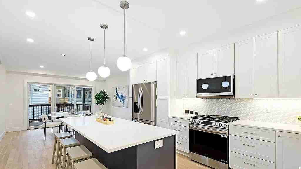 71 Mozart St - Photo 4 of 6