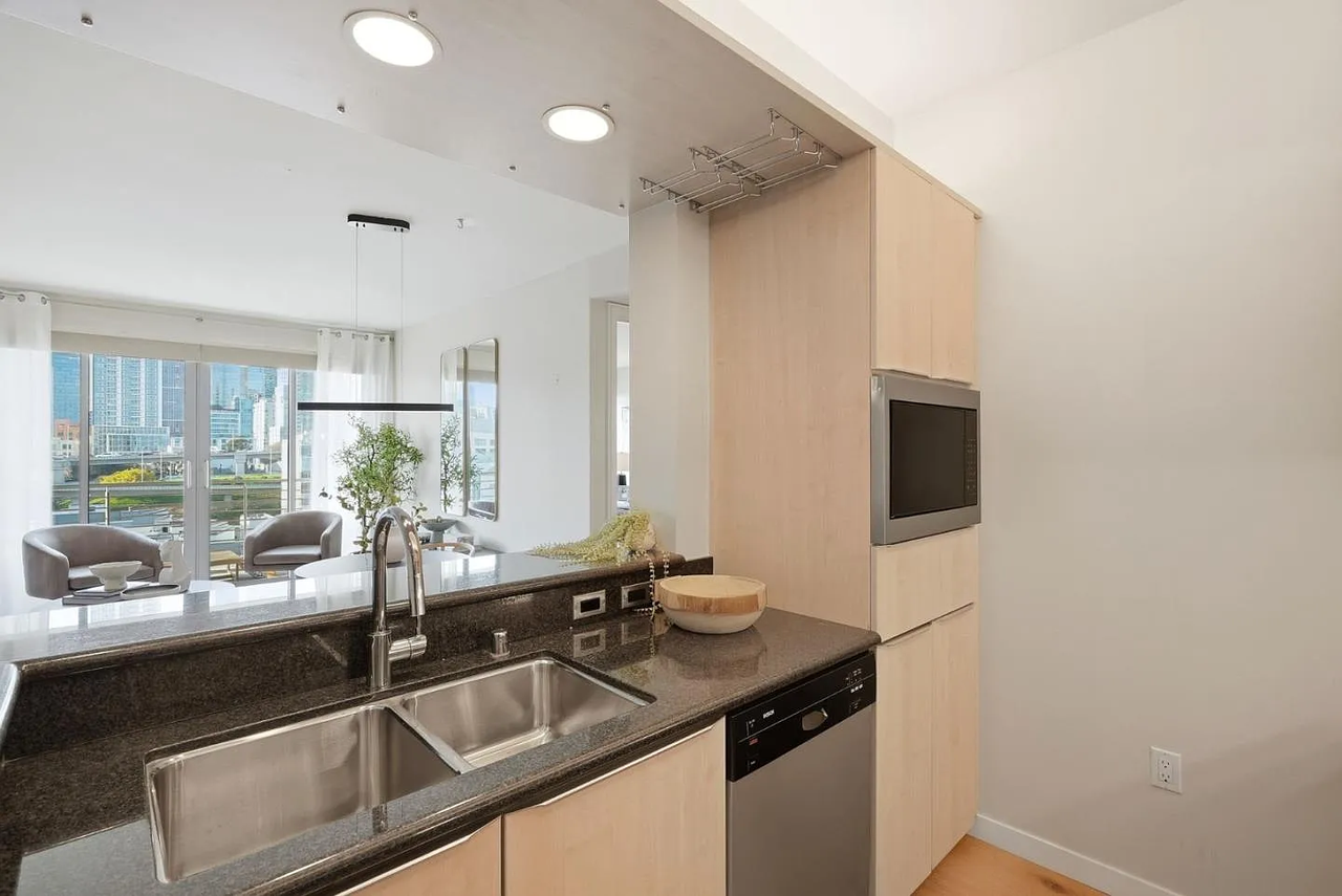 219 Brannan St #12B - Photo 4 of 15
