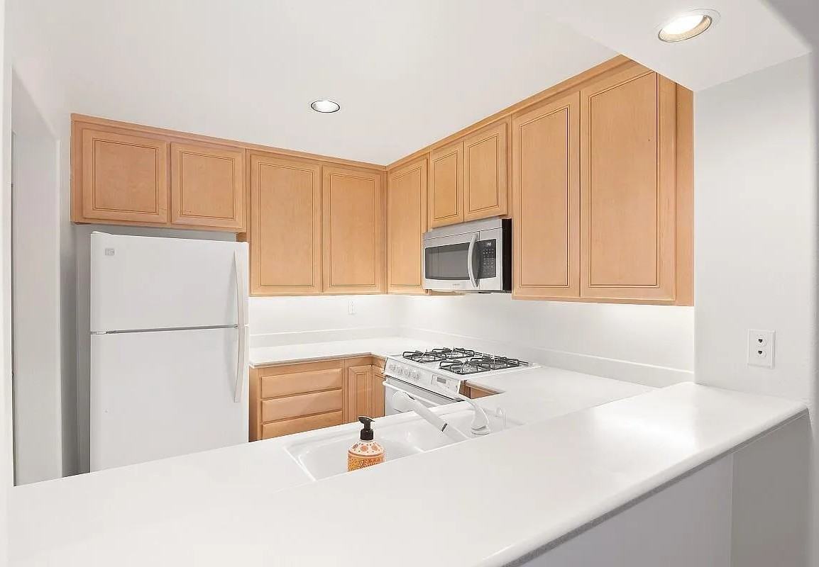 201 Por La Mar Cir #20 - Photo 3 of 9