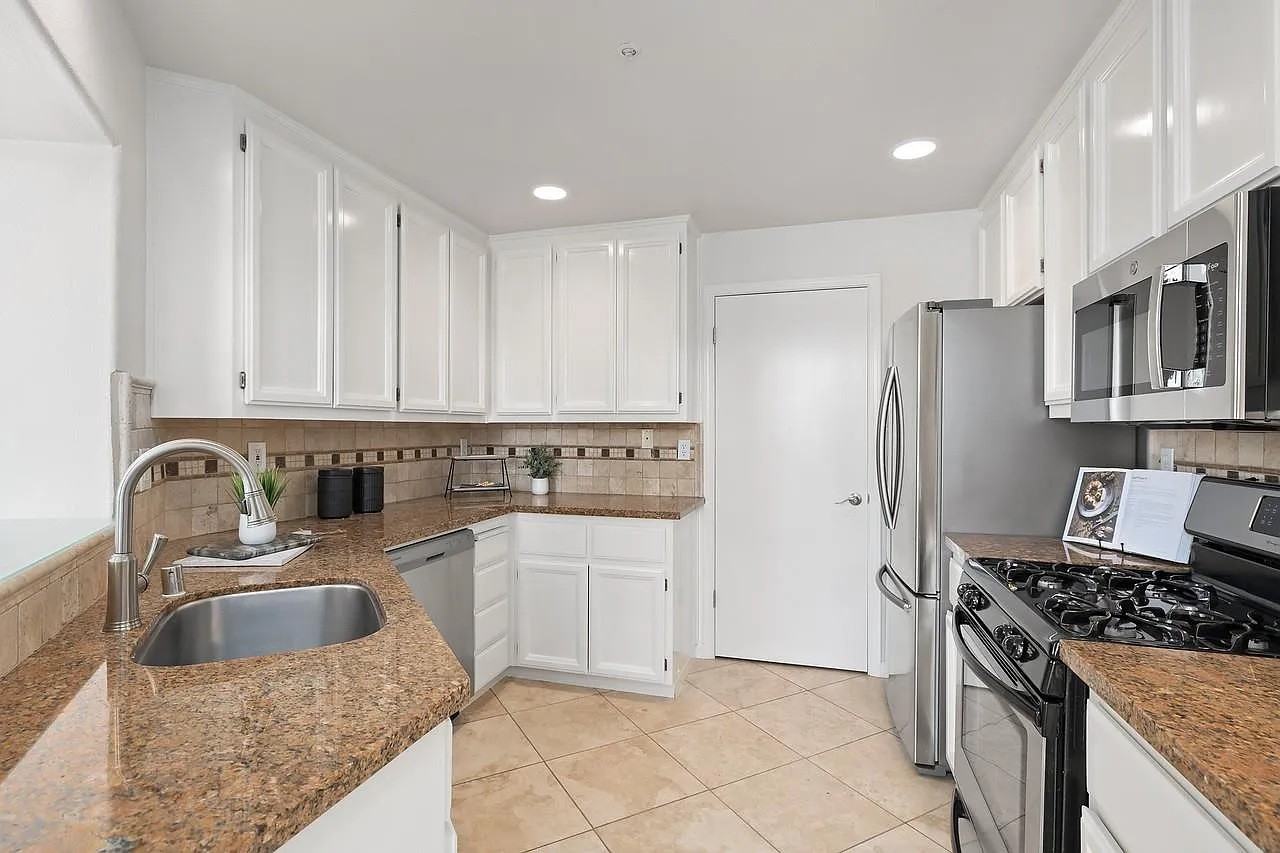 574 Shoal Cir #25 - Photo 4 of 8