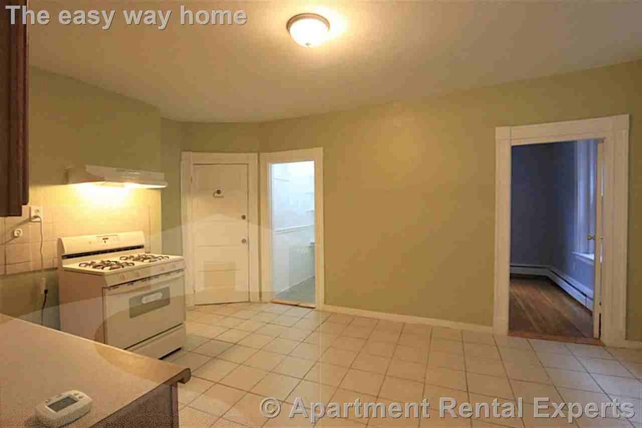 119 Harvard St #4 - Photo 3 of 21