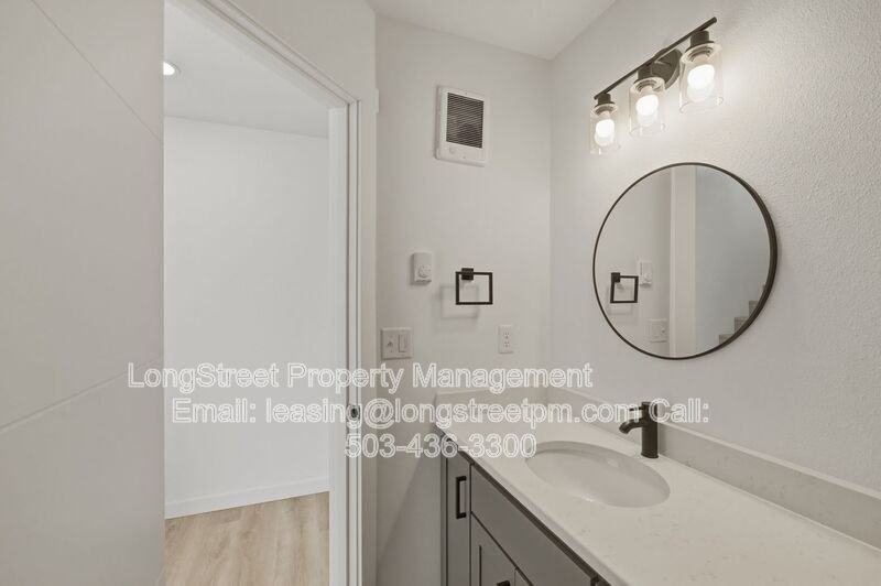 810 S 19th St - Photo 7 of 40
