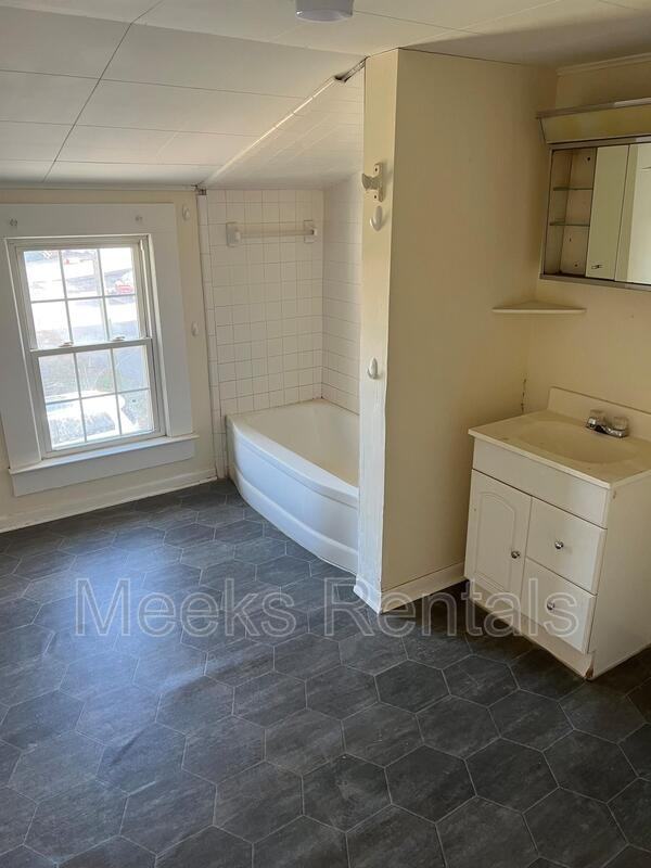 506 2nd St #A - Photo 4 of 6