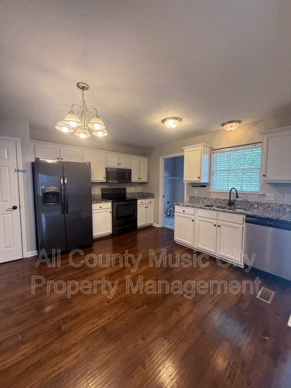 2015 Holloway Ct - Photo 3 of 9