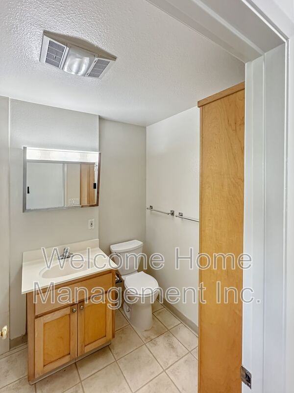 1436 Henry St #A - Photo 4 of 9