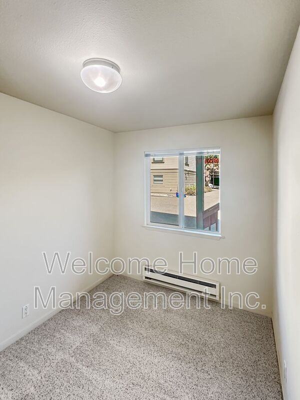 1436 Henry St #A - Photo 6 of 9