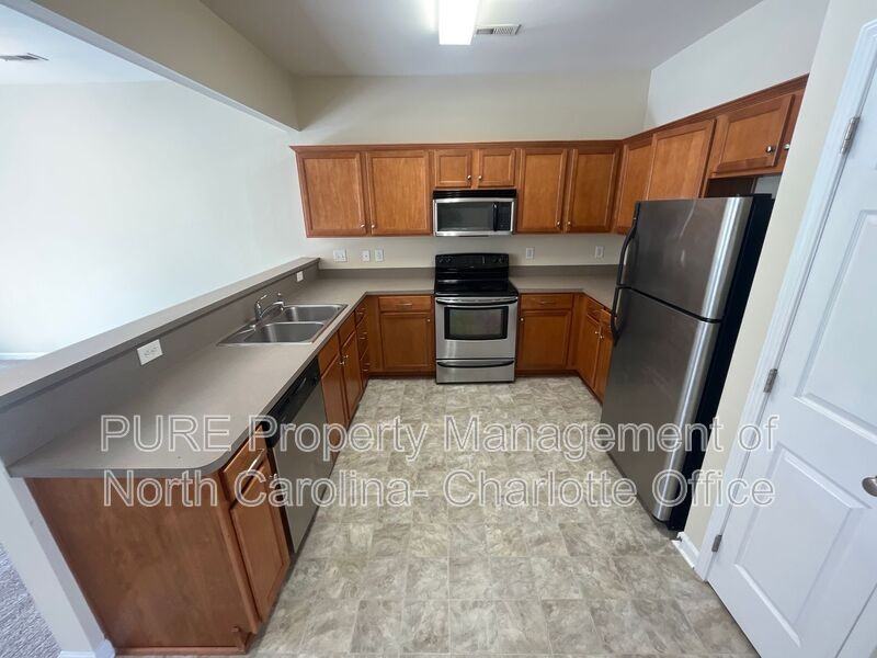 341 Doughton Ln - Photo 4 of 22