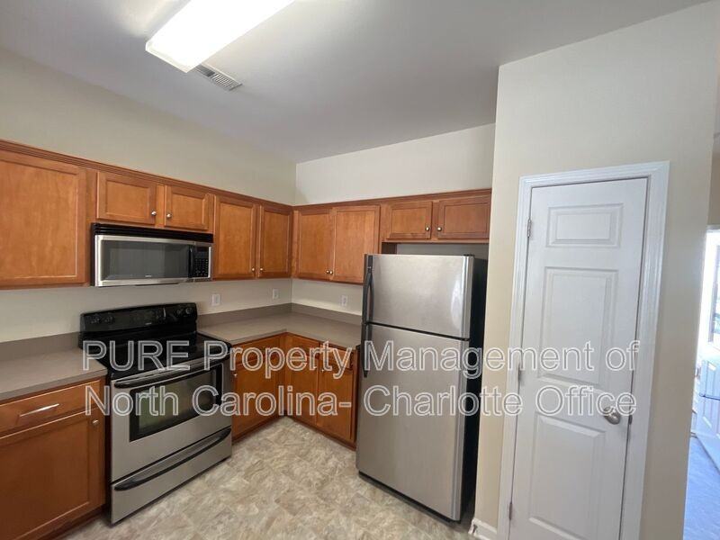 341 Doughton Ln - Photo 5 of 22