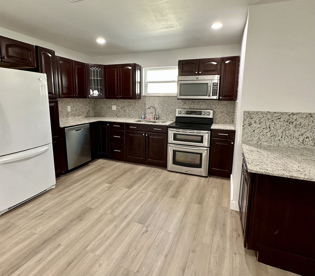 11921 Sw 7th St #NA - Photo 2 of 14
