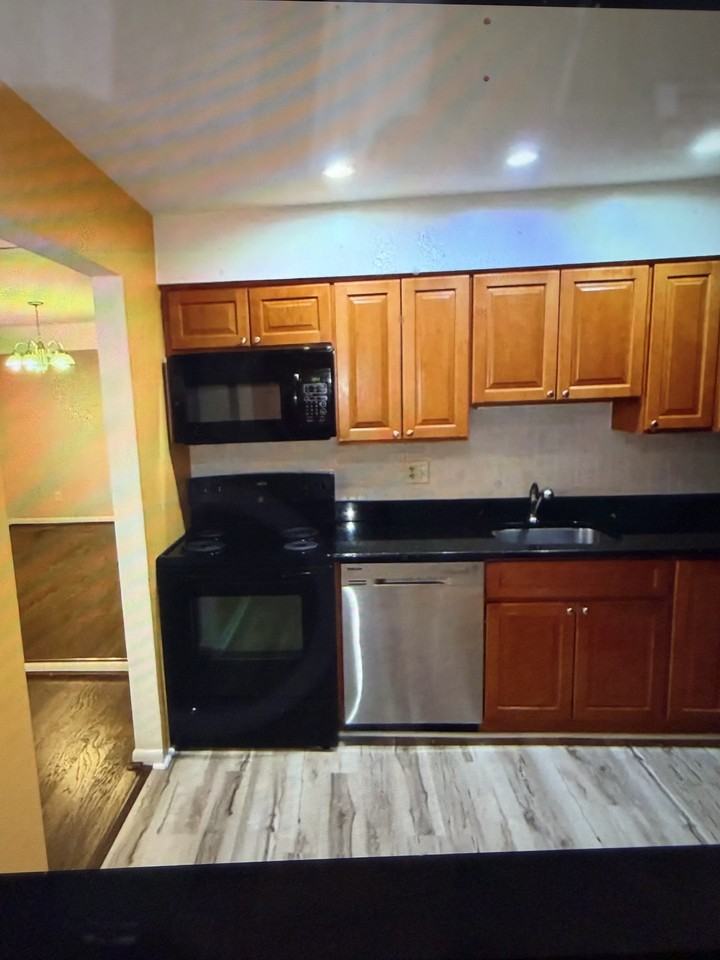 4 Bailiffs Ct #102 - Photo 3 of 17