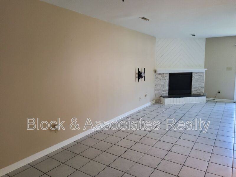 185 Forest View Dr - Photo 3 of 18