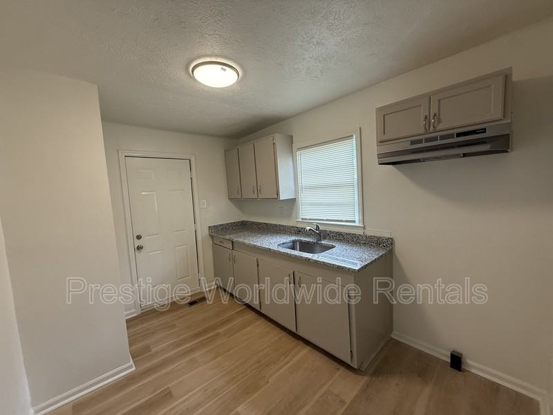 679 Parkchester Dr - Photo 2 of 8
