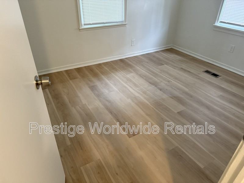 679 Parkchester Dr - Photo 6 of 8