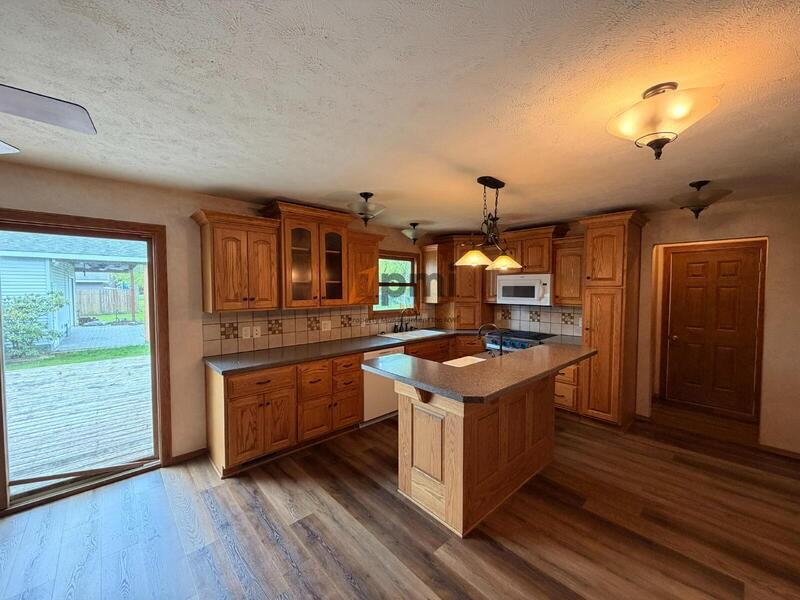 110 W Carrie Ave - Photo 5 of 21