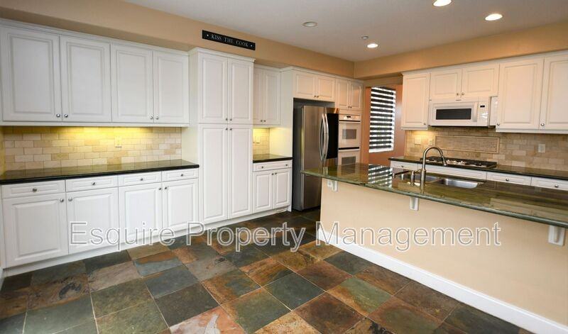621 Riviera Ct - Photo 4 of 23