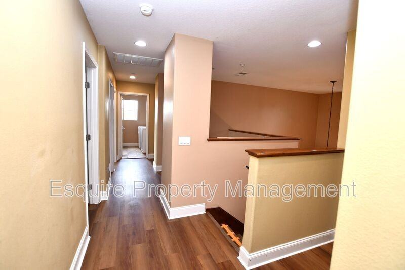 621 Riviera Ct - Photo 7 of 23