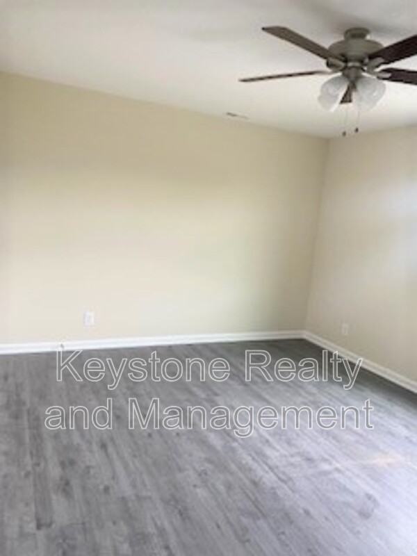 129 Mace Ln - Photo 2 of 8