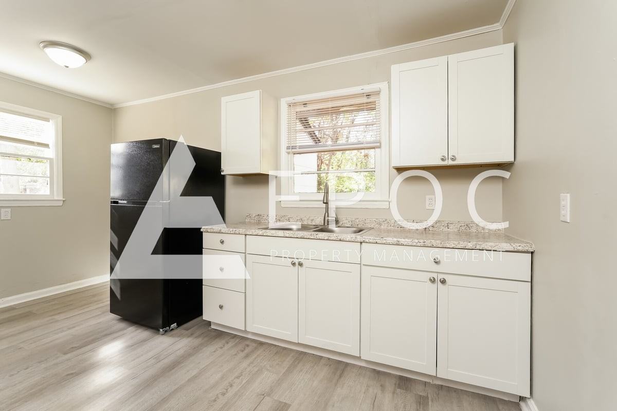 1508 Willow Rd - Photo 3 of 15