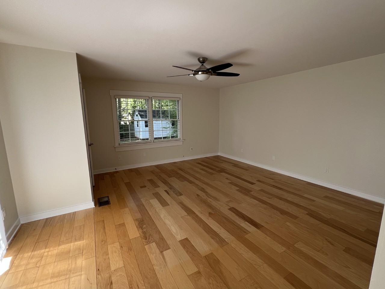 4805 Sweetbriar Dr - Photo 6 of 26