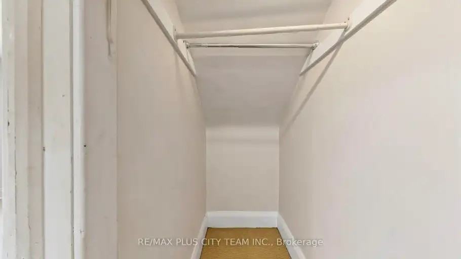 402 Woodbine Ave - Photo 4 of 17