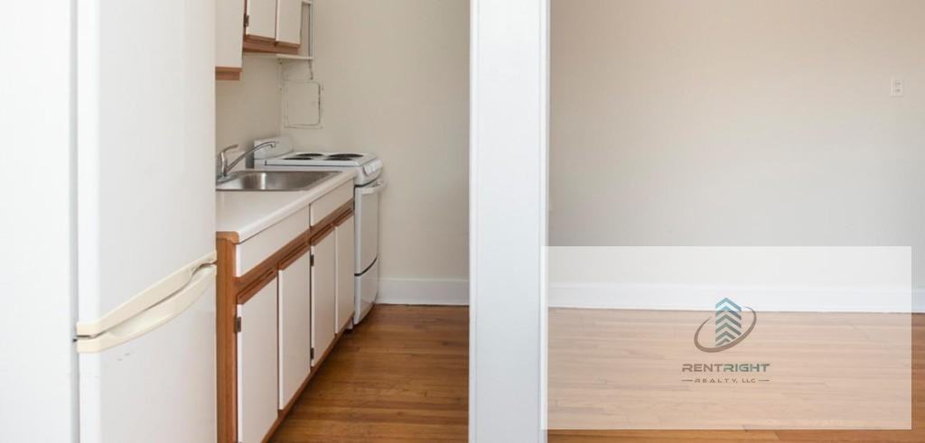 3345 N Marshfield Ave #3345-402 - Photo 4 of 9