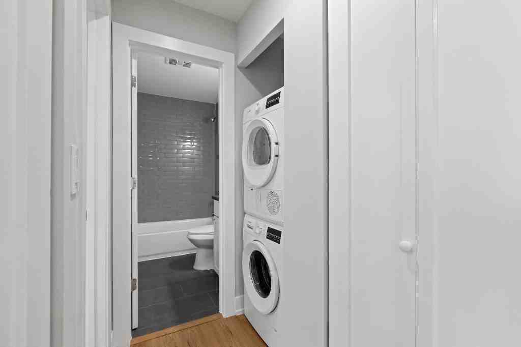530 W Aldine Ave #208 - Photo 2 of 11