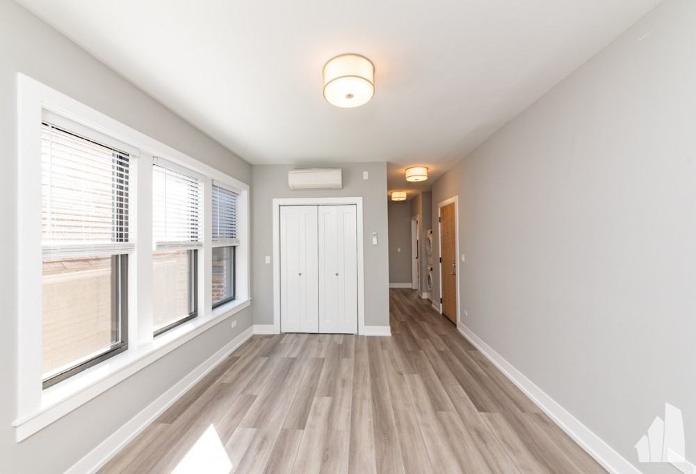 N Janssen Ave #3933S1 - Photo 3 of 14