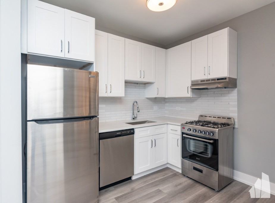 N Janssen Ave #3933S1 - Photo 4 of 14