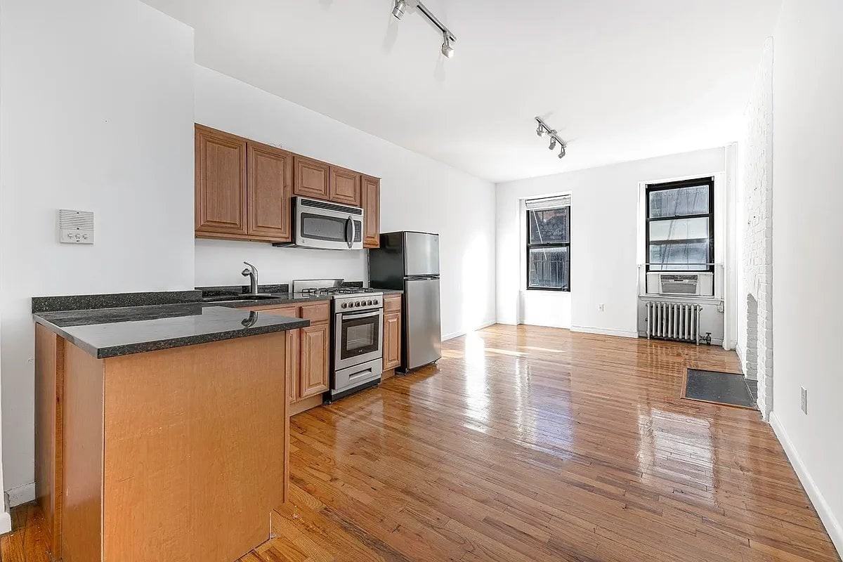 242 Mulberry St #25 - Photo 2 of 5