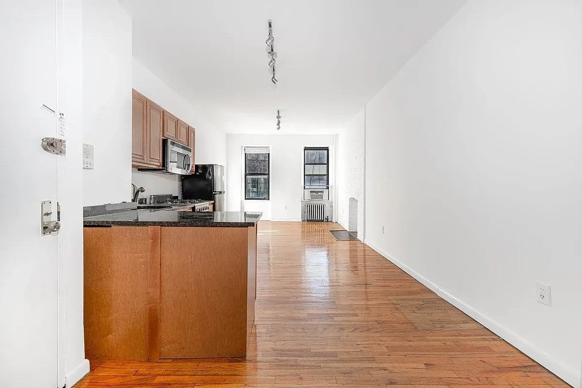 242 Mulberry St #25 - Photo 3 of 5