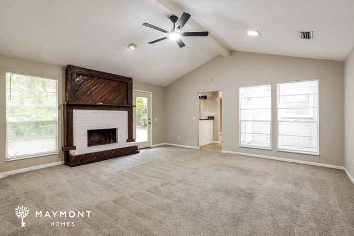 1413 Dolphin St - Photo 5 of 15