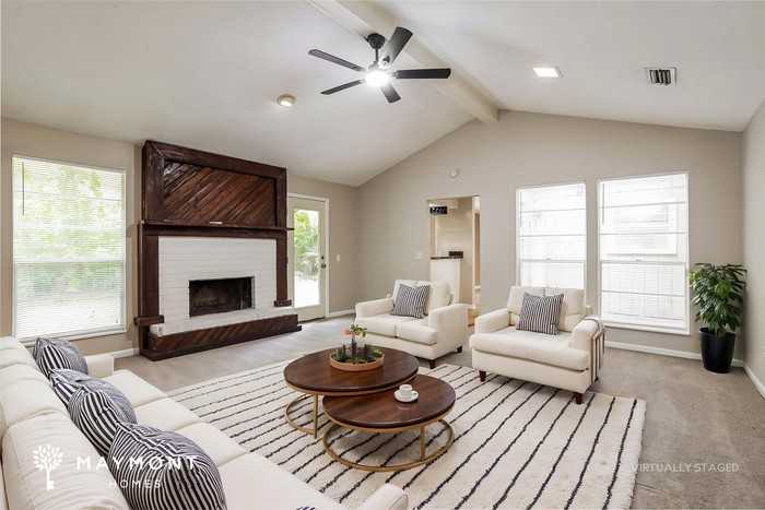 1413 Dolphin St - Photo 6 of 15
