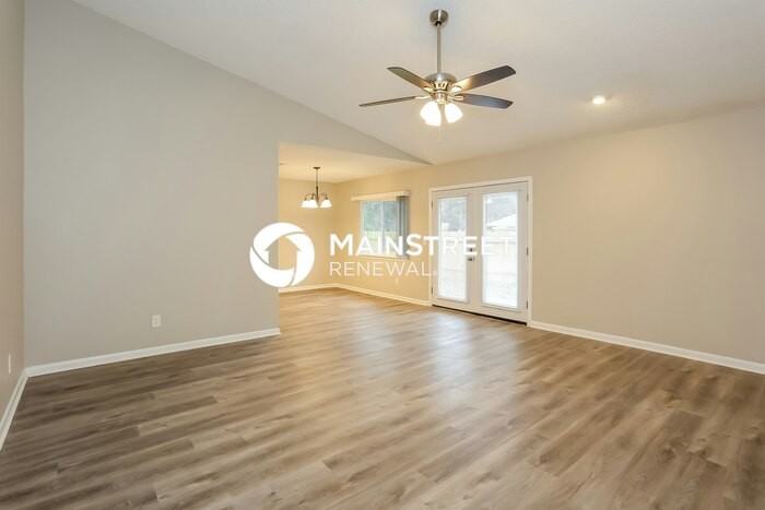 10805 Naples Ct S - Photo 4 of 16