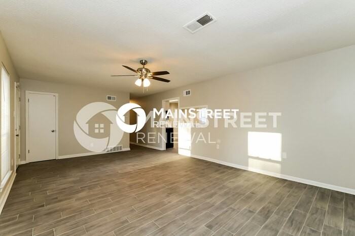 2570 Hillcrest Cv - Photo 4 of 16