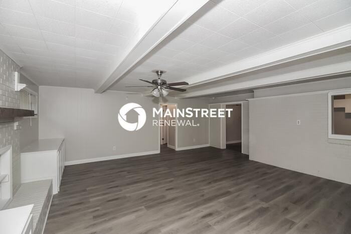 1562 Sea Isle Rd - Photo 3 of 16