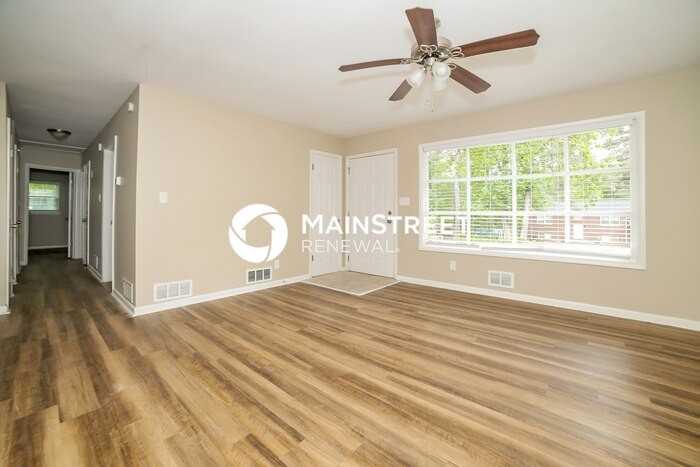2177 Toccoa Dr Se - Photo 3 of 16