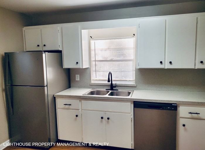 1326 Hamilton St - Photo 5 of 22
