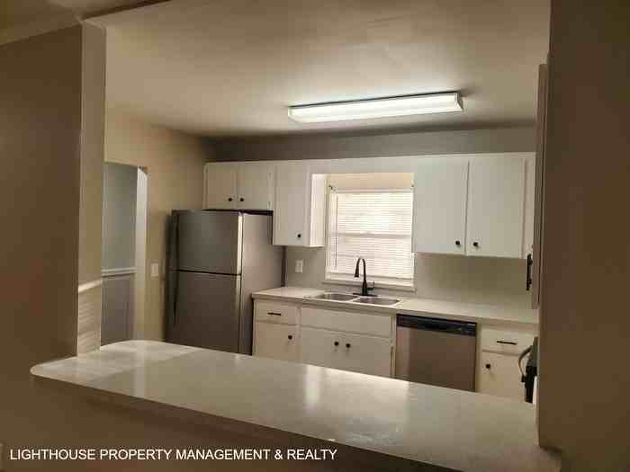 1326 Hamilton St - Photo 6 of 22