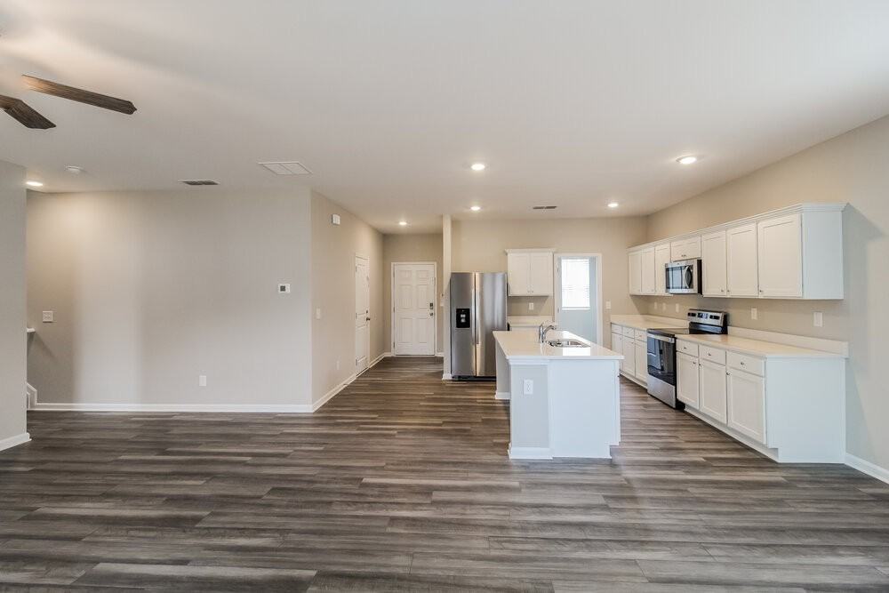 70 Hyde Park - Photo 5 of 17