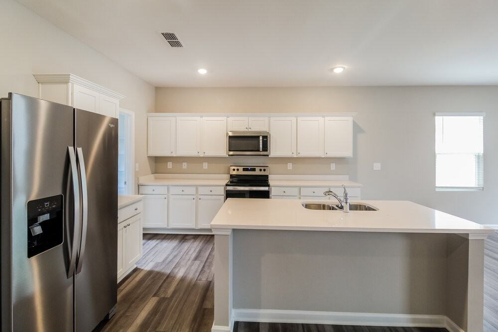 70 Hyde Park - Photo 7 of 17