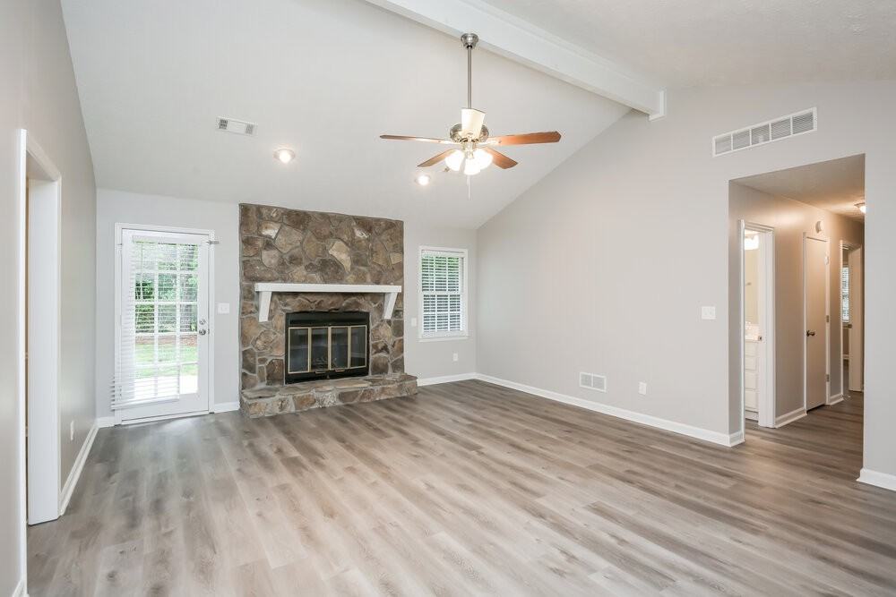 1882 Falcon Wood Dr Ne - Photo 4 of 16