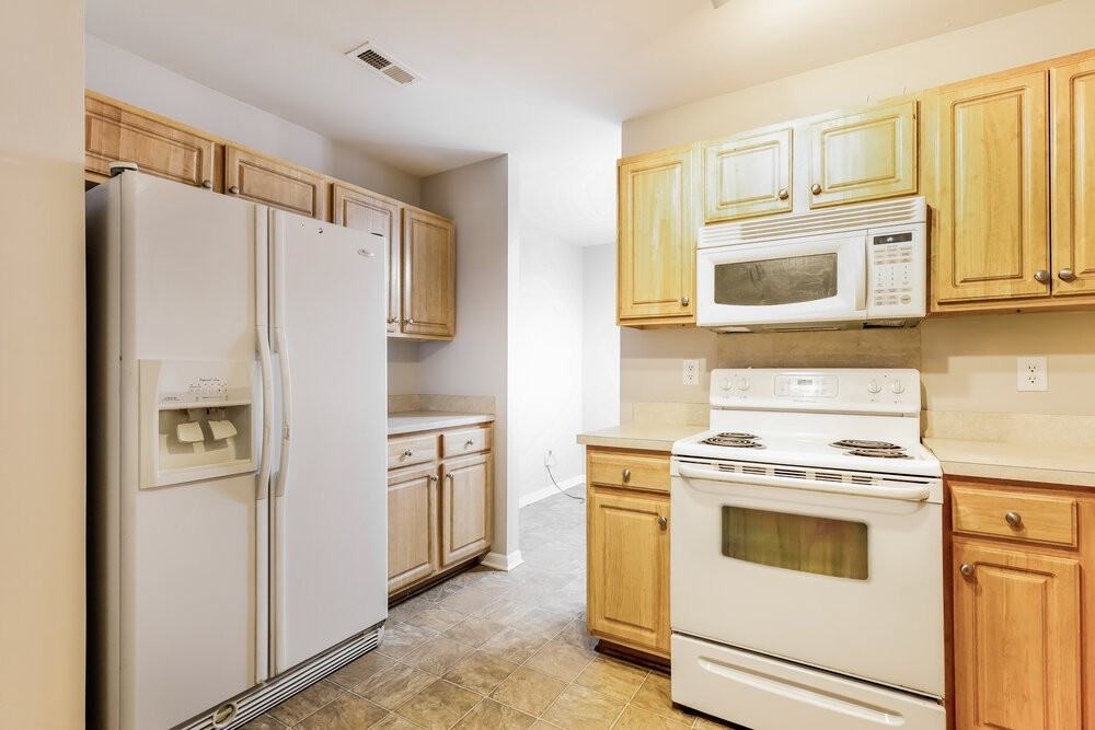 9446 Dewey Dr - Photo 6 of 17