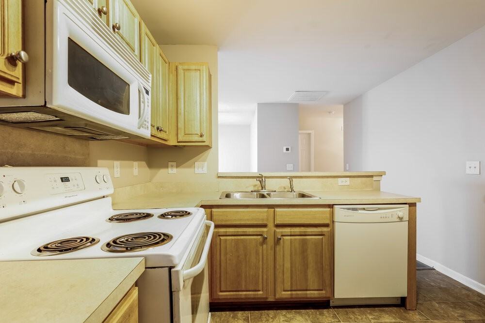 9446 Dewey Dr - Photo 7 of 17